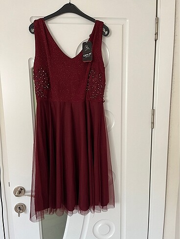 Bordo kısa abiye elbise - Görsel 4