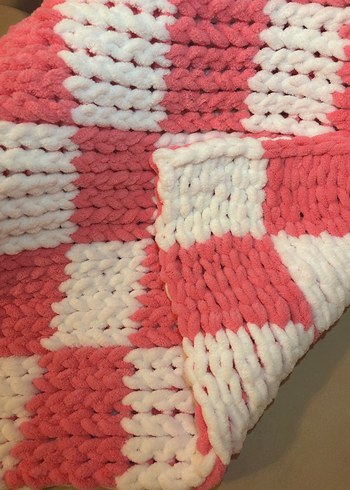 Pembe Kareli Örgü Çocuk Battaniyesi - Görsel 2