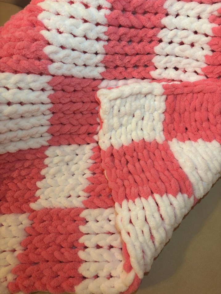 Pembe Kareli Örgü Çocuk Battaniyesi - Görsel 2