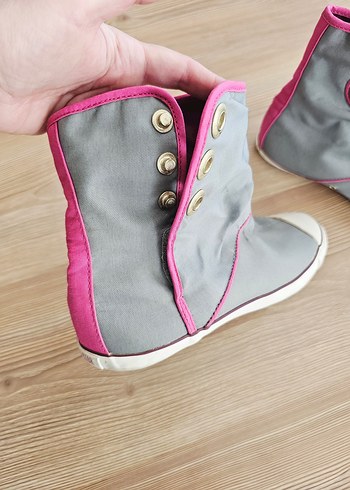 Pembe Detaylı Gri Converse Kadın Spor Ayakkabı - Görsel 3