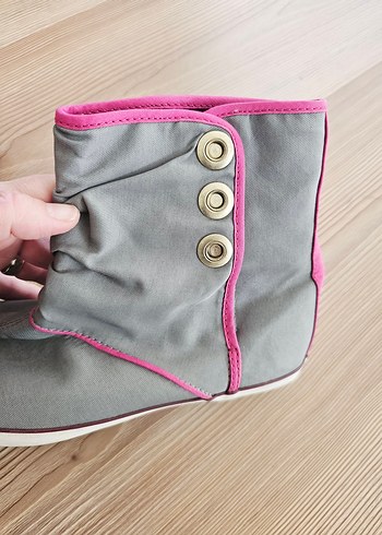 Pembe Detaylı Gri Converse Kadın Spor Ayakkabı - Görsel 4