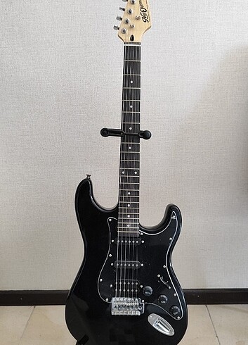 Elektro gitar yepyeni