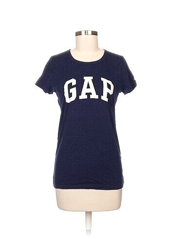 Gap T-shirt %70 İndirimli.