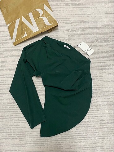 Zara Asimetrik Drapeli Top Tek Kol