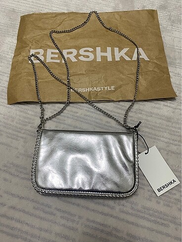 Bershka zincirli çanta