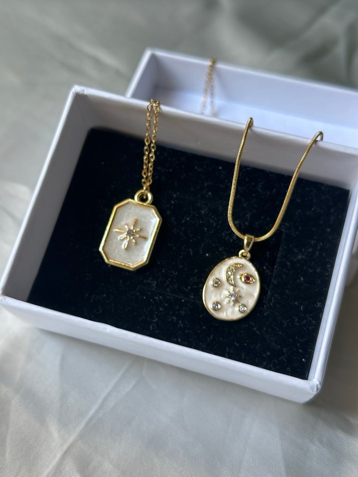 Mini Zincir Detaylı Altın Renkli Kadın Kolye - Görsel 2