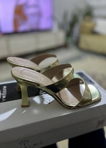 Altın Renkli Parlak Stiletto Topuklu Kadın Ayakkabı