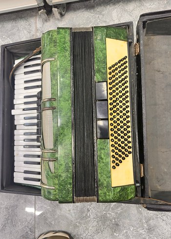 Buyuk Boy Calisir Durumda Akordion - Görsel 4