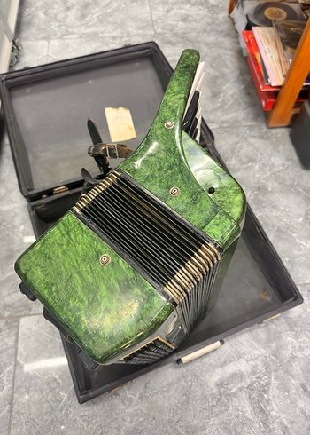 Buyuk Boy Calisir Durumda Akordion - Görsel 7