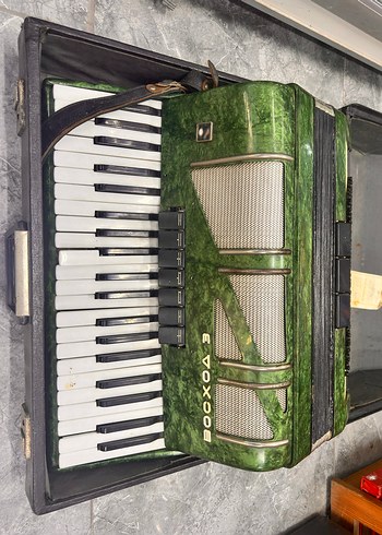 Buyuk Boy Calisir Durumda Akordion - Görsel 3