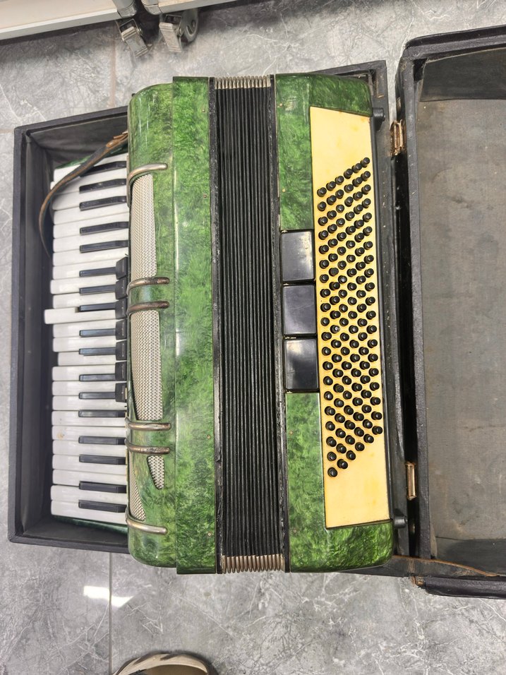 Buyuk Boy Calisir Durumda Akordion - Görsel 4