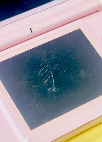 Pembe Nintendo DS Lite Konsolu ve Oyun Kartları - Görsel 4