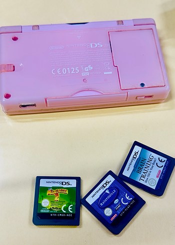Pembe Nintendo DS Lite Konsolu ve Oyun Kartları - Görsel 3