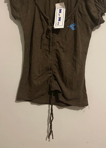 Düğmeli V Yakalı Keten Kadın Tişört - Görsel 2