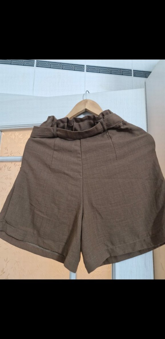 Kemerli Kahverengi Keten Mini Şort - Görsel 3