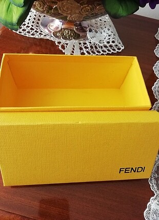 Fendi gözlük kutusu 