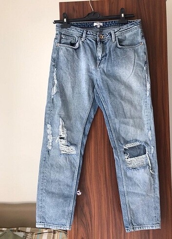 Twist yırtık jean