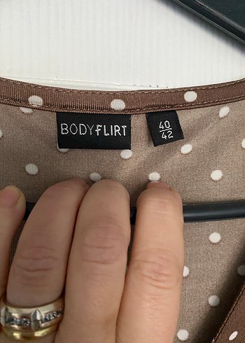 Kahverengi Puantiyeli V Yaka Midi Elbise - Görsel 4