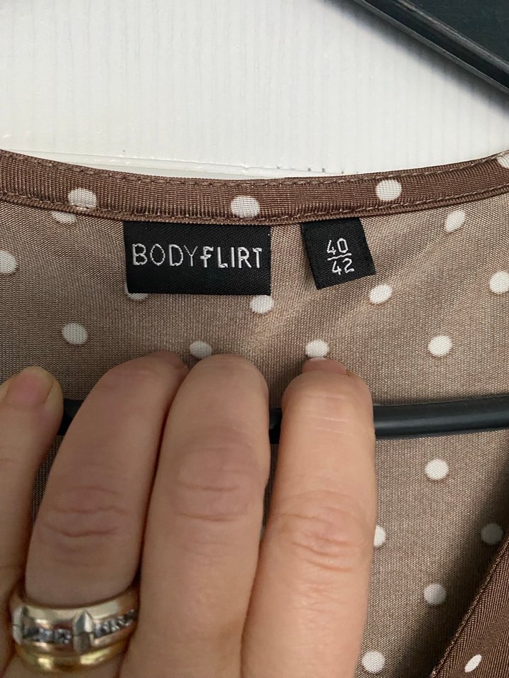 Kahverengi Puantiyeli V Yaka Midi Elbise - Görsel 4