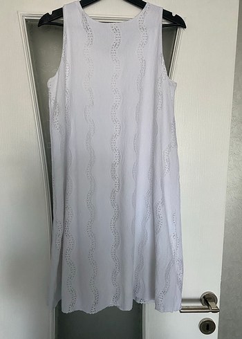 Dantel Detaylı Beyaz Kolsuz Midi Elbise - Görsel 6