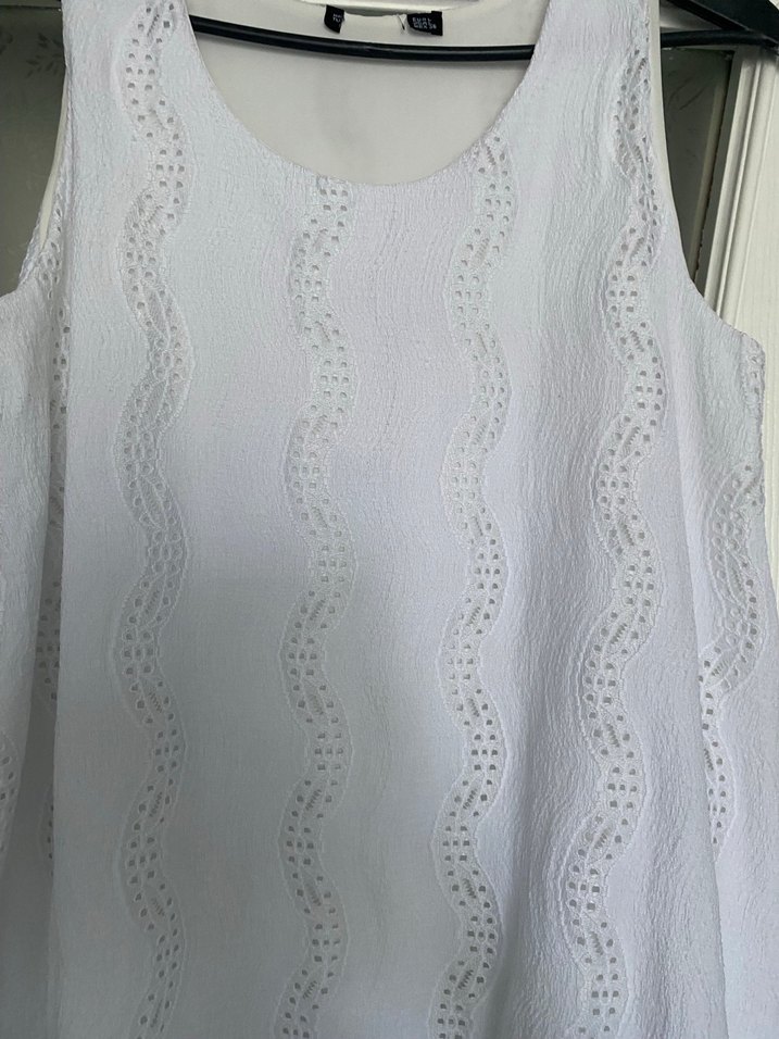 Dantel Detaylı Beyaz Kolsuz Midi Elbise - Görsel 2