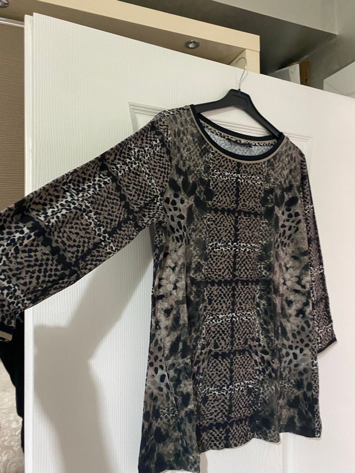 Gri Yılan Desenli Kadın Triko Bluz - Görsel 3