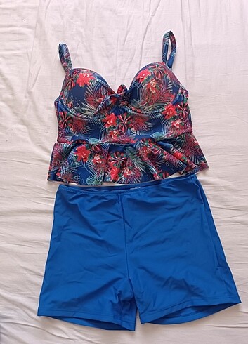 Sort lu bikini