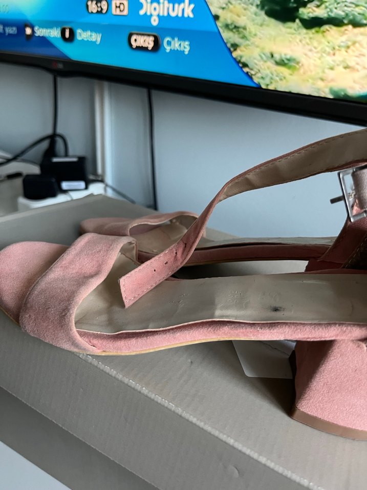 Pembe Süet Tokalı Kadın Topuklu Ayakkabı - Görsel 2