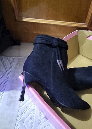 Siyah Süet Fermuarlı İnce Topuklu Kadın Bot - Görsel 5