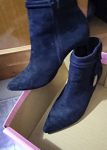 Siyah Süet Fermuarlı İnce Topuklu Kadın Bot - Görsel 3