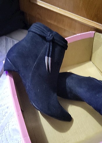 Siyah Süet Fermuarlı İnce Topuklu Kadın Bot - Görsel 6