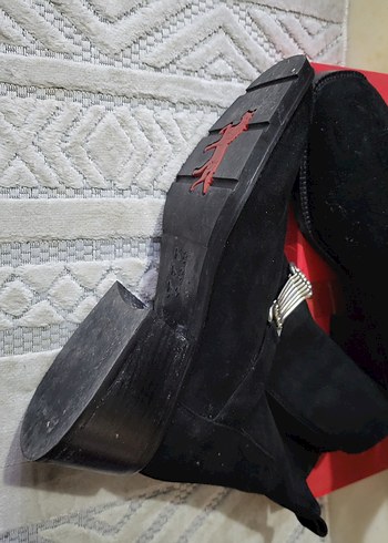 Tokalı Siyah Süet Gotik Kadın Bot - Görsel 5