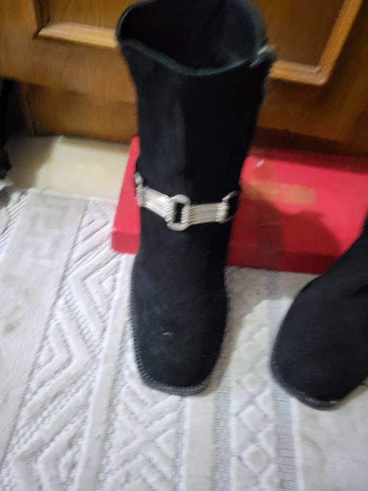 Tokalı Siyah Süet Gotik Kadın Bot - Görsel 2