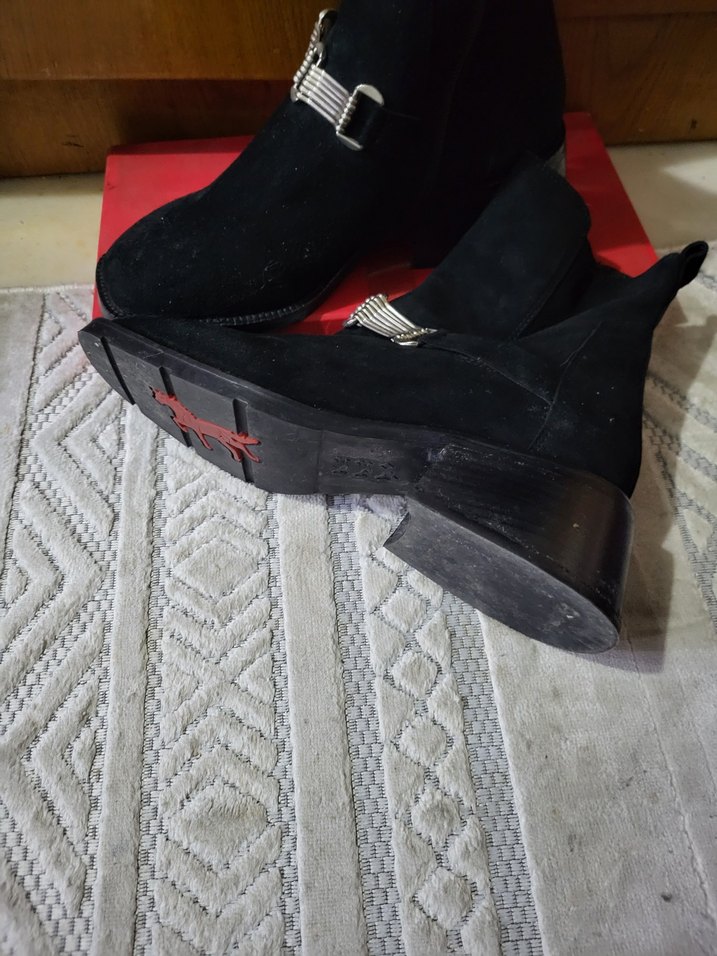 Tokalı Siyah Süet Gotik Kadın Bot - Görsel 4