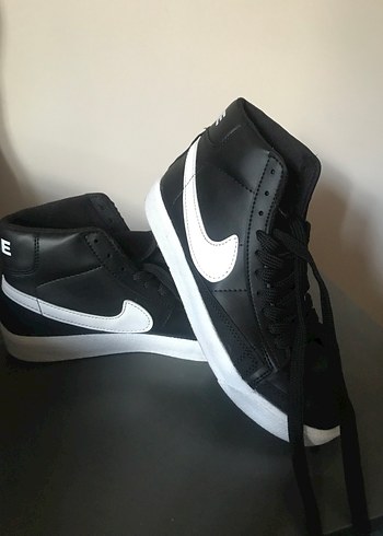 Siyah Beyaz Nike Spor Ayakkabı