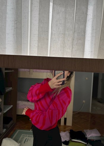 Pembe Zebra Desenli Yüksek Yakalı Triko Kazak - Görsel 3