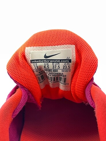 37,5 Beden mor Renk Nike Spor Ayakkabı %70 İndirimli.