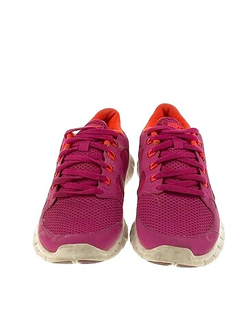 37,5 Beden Nike Spor Ayakkabı %70 İndirimli.