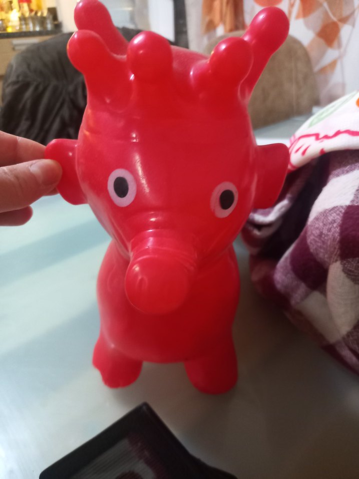Kırmızı Şişme Oyuncak Hayvan - Görsel 3