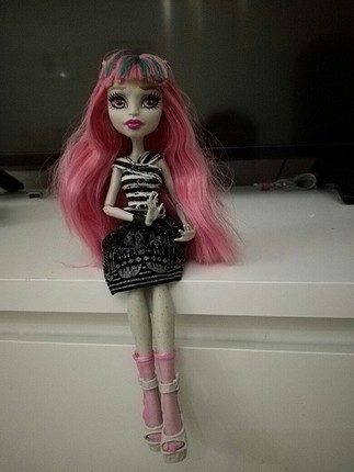 monster high REZERVEDIR ALIM YAPMAYIN Lütfen!!!