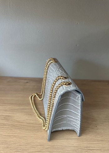 Gri Yılan Derisi Desenli Zincir Detaylı Deri Çanta - Görsel 2