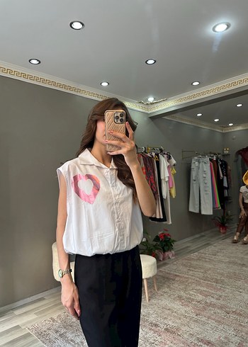 m Beden Düğmeli Batik Desenli Kolsuz Beyaz Gömlek