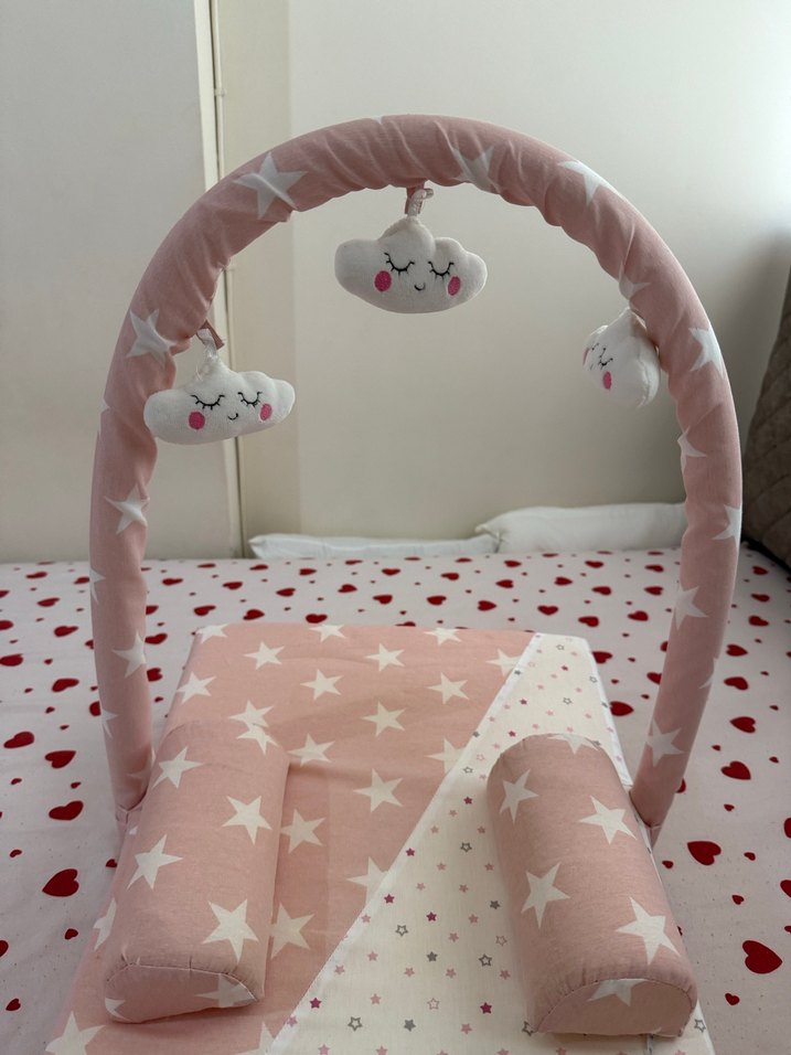 Pembe Yıldız Desenli Bebek Uyku Minderi ve Oyun Arkı - Görsel 2