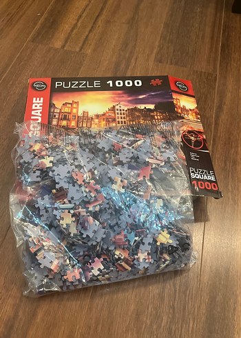  1000 Parça Kırmızı Temalı Puzzle