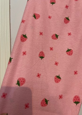 Çilek Desen Pijama Takımı - Görsel 5