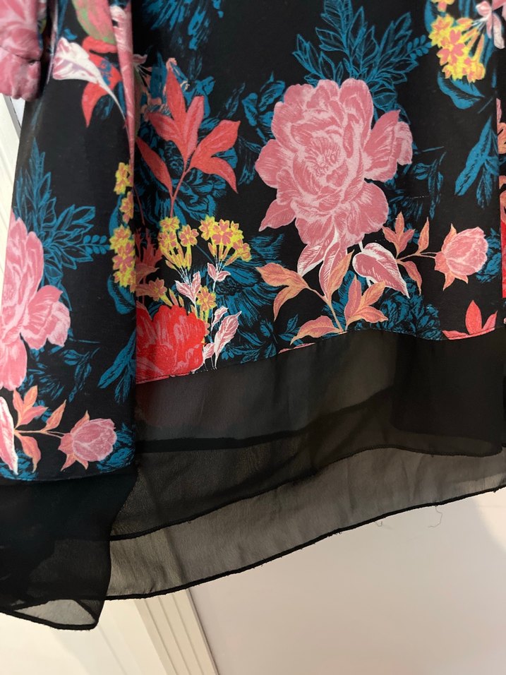 Çiçek Desenli Elbise - Görsel 3