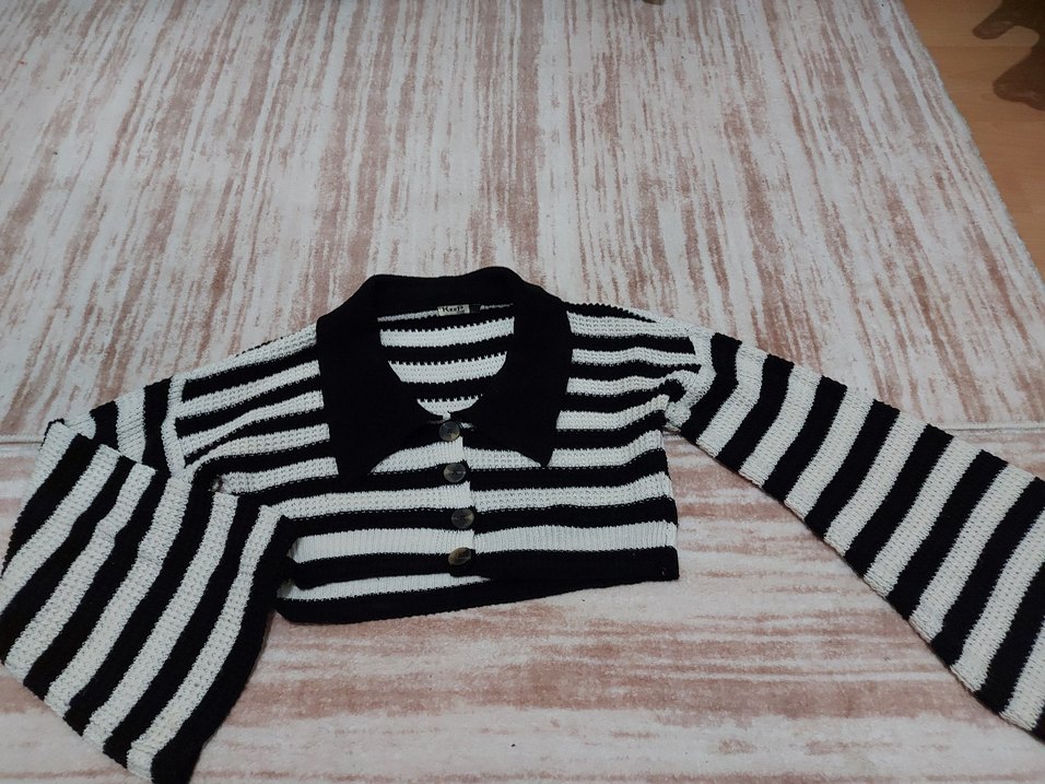 Kadın Siyah Beyaz Çizgili Kısa Kazak - Görsel 2