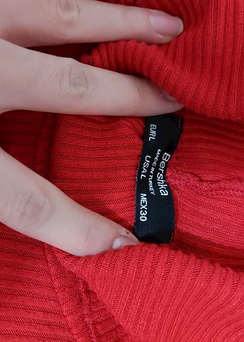 Kırmızı Boğazlı Uzun Kollu sırt dekolteli bluz - Görsel 2