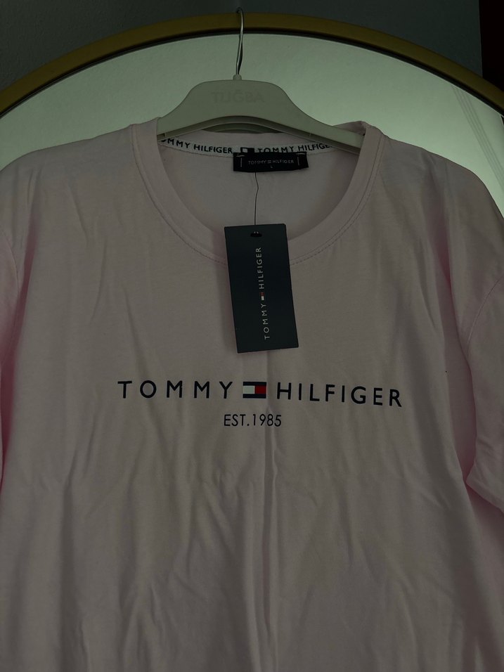 Açık Pembe Logo Tişört — görsel 3/3