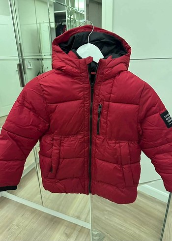 Zara 7 8 9 yaş Kırmızı Kapüşonlu Erkek Çocuk Mont